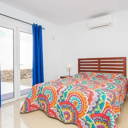 Puerto Del Carmen Sleeps 6 Pool Wifi Вилла