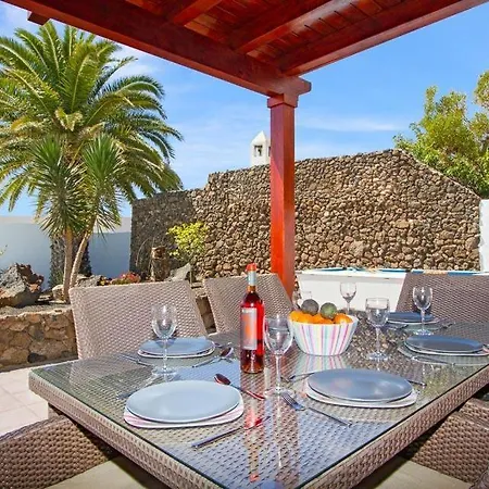 Puerto Del Carmen Sleeps 6 Pool Wifi Вилла