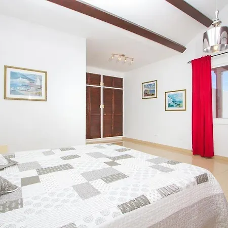 Puerto Del Carmen Sleeps 6 Pool Wifi ヴィラ プエルト・デル・カルメン
